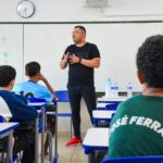 O auxiliar técnico do Independente F.C, visita escola em Limeira